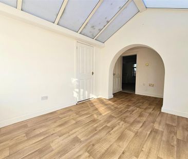 4 bedroom detached house to rent - Photo 4