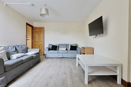 6 bedroom Student Maisonette to rent in Wolseley Gardens, Newcastle Upon Tyne - Photo 3
