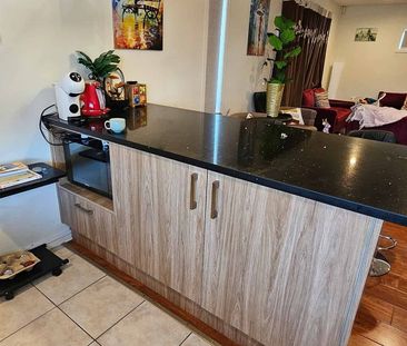 Fully furnished 2Bedroom, bills included - Photo 5