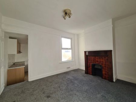 To Rent Albany Road, Chatham, ME4 £1,200 pcm - Photo 5