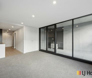 Modern One-Bedroom Apartment with Premium Amenities - Photo 1