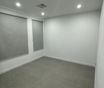 MODERN 4 BEDROOM HOME - Photo 5