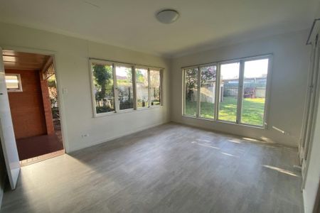 Brick Home for Rent – Perfect for Working Couples Seeking Space and Comfort! - Photo 2