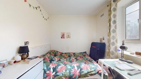 3 bedroom flat to rent - Photo 2