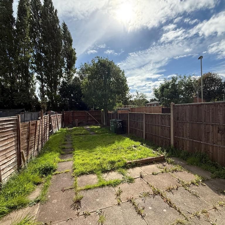 4 bedroom terraced house to rent - Photo 1