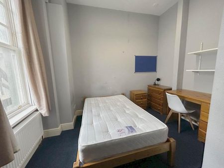 3 bedroom flat to rent - Photo 3