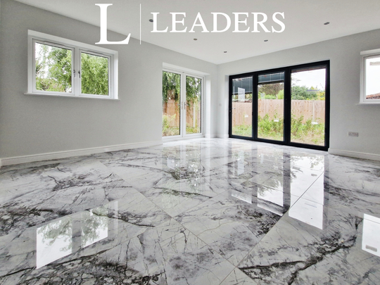 4 bedroom house to rent Station Approach, Canvey Island, SS8 - Photo 1