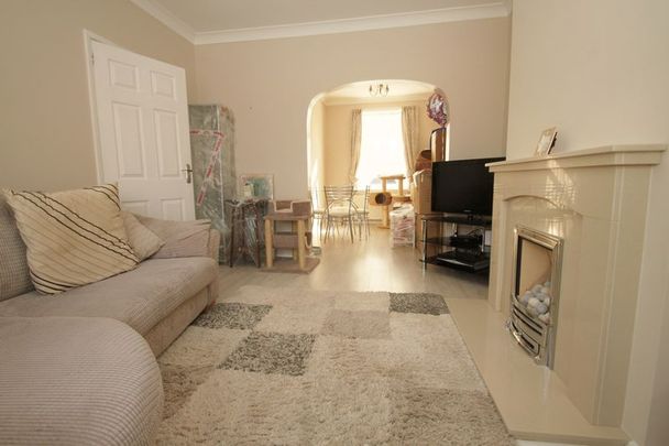 Long Road, Bournemouth - Photo 1