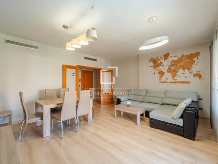 Excellent 3 Bedroom apartment with 12m² terrace for rent in Palacio de Congresos - Photo 2