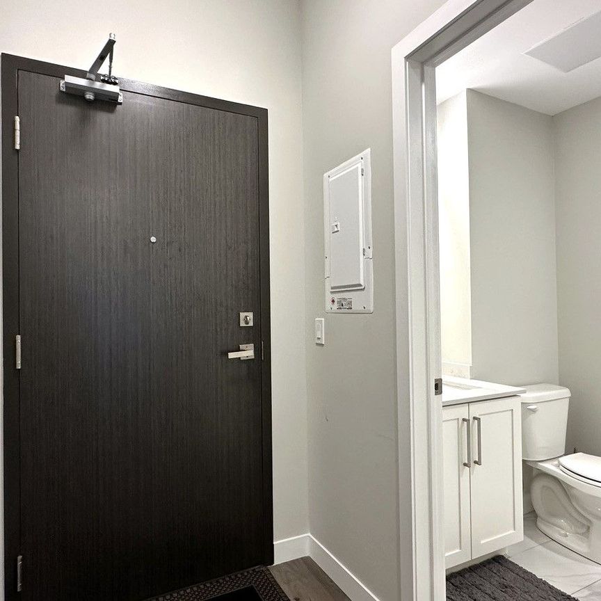 For Lease - 15 Queen Street Unit# 2103, Hamilton, Ontario - Photo 1