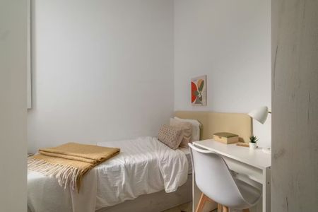 Carrer de Calàbria, Barcelona, Catalonia 08015 - Photo 2