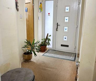 3 bed Semi-detached bungalow in Hallowell Avenue Beddington, Croydo... - Photo 5