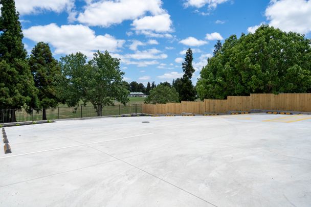 Fully furnished, self contained studio room! - Photo 1