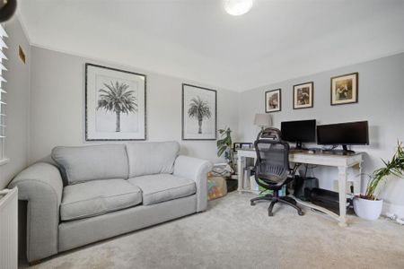 4 bedroom semi-detached house to rent - Photo 2