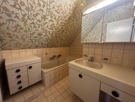Charmante Dachwohnung mit Cheminée und sonnigem Balkon - Photo 4