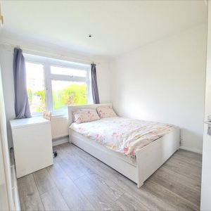 1 bedroom semi-detached house to rent - Photo 3