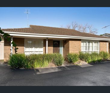 Light-Filled Unit in Prime Mornington Location - Photo 1