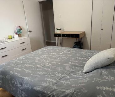 4 1/2 libre mi-novembre, semi meublé, WIFI inclus - Photo 2