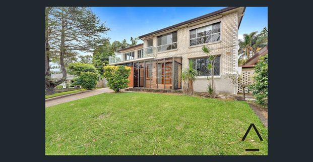 Large Family Home! - Photo 1