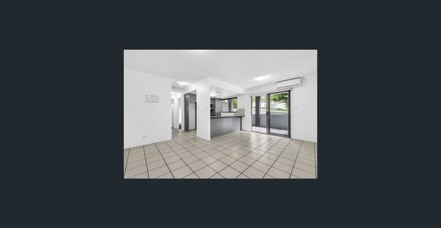 MODERN AND STYLISH APARTMENT - Photo 1