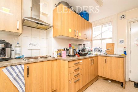 1 bedroom in a house share to rent - Photo 3