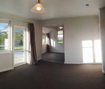 Fully insulated 3 bedroom 1 bathroom home - Photo 2