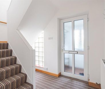 3 bedroom end of terrace house to rent - Photo 6