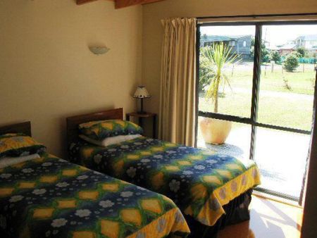 Castleview Rd - Attractive Holiday Rental - Photo 4