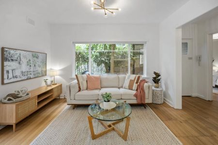 Fully Furnished Luxury Apartment! - Photo 3