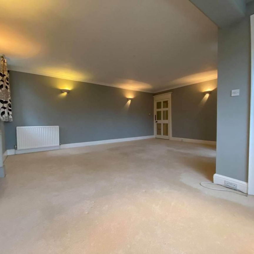 3 Bedroom Apartment - Photo 1