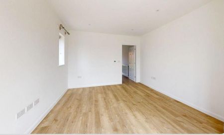 4 bedroom semi-detached house to rent - Photo 4