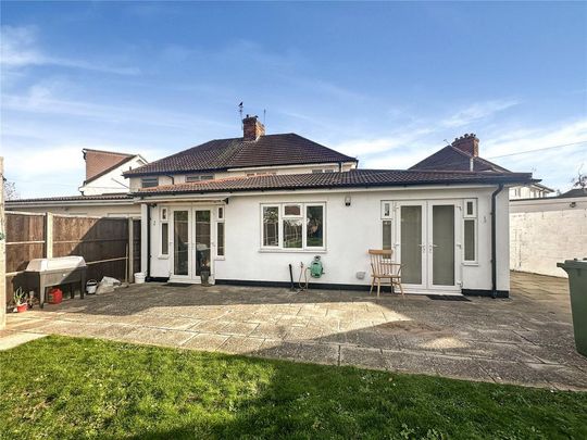 4 bedroom semi-detached house to rent - Photo 1