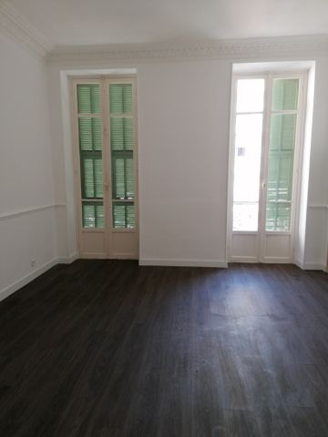 Location Appartement 5 pièces 102m² NICE 06000 - Photo 2