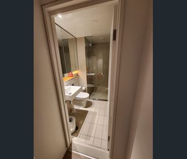 Fully Furnished Private Room in Docklands - Photo 6