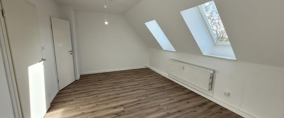 KLEIN-FEIN-MEIN: Duschbad m. Fenster, Laminat, frisch renoviert, dicht bei HRO - Photo 1