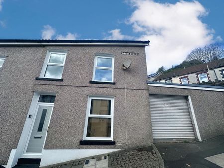 3 bedroom end of terrace house to rent - Photo 4