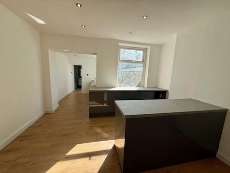 3 bedroom terraced house to rent - Photo 3