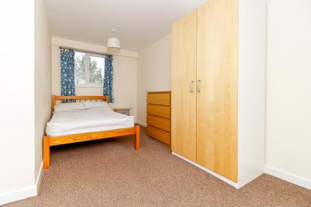 6 bedroom terraced house to rent - Photo 2