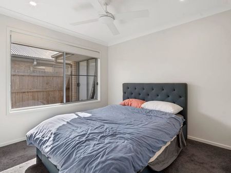 Impeccable Family Living only 800m from the Waterfront - Photo 3