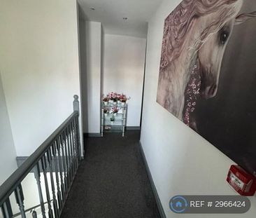 1 bedroom in a flat share to rent - Photo 5