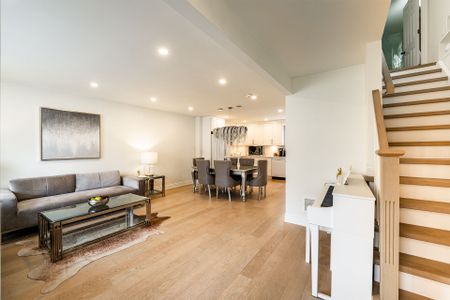 For Lease - 176 William Roe Boulevard Unit# Main, Newmarket, Ontario - Photo 2