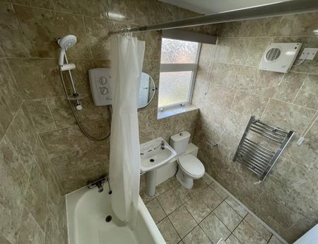 1 Bedroom Apartment To Let - Photo 5