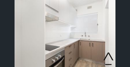 Renovated north facing apartment - Photo 4