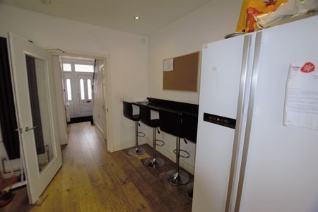 Queens Avenue, Watford - Photo 4