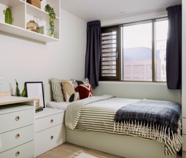 Extra Large Ensuite - Photo 5