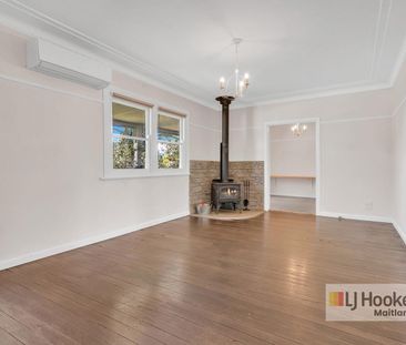 "Charming Family Home" - Photo 5