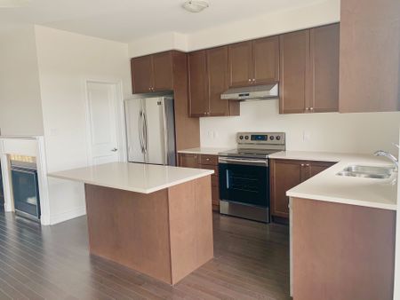 For Lease - 10 Oakmore Lane, Brampton, Ontario - Photo 3