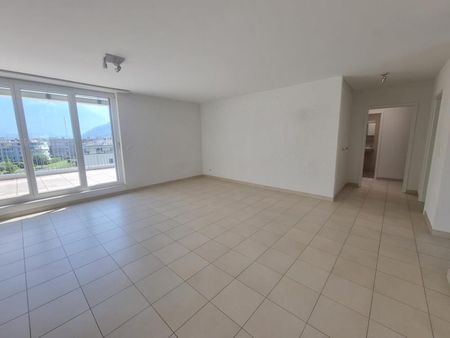 Appartement de 3 1/2 pièces en attique avec vue panoramique - Photo 3