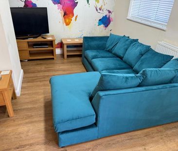 4 bedroom semi-detached house to rent - Photo 4