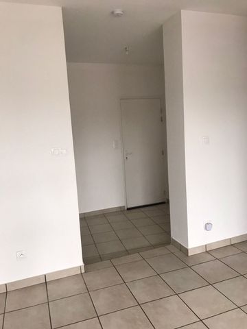 Location Appartement 2 pièces 58m² - Photo 4